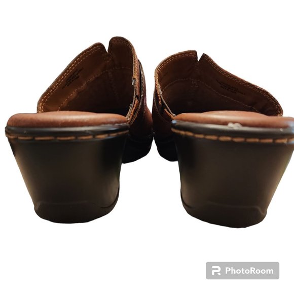 BOC Born Concepts Size 7M Brown Leather Clogs Metal O Ring Buckle 2 1/4" Heel - Picture 5 of 11